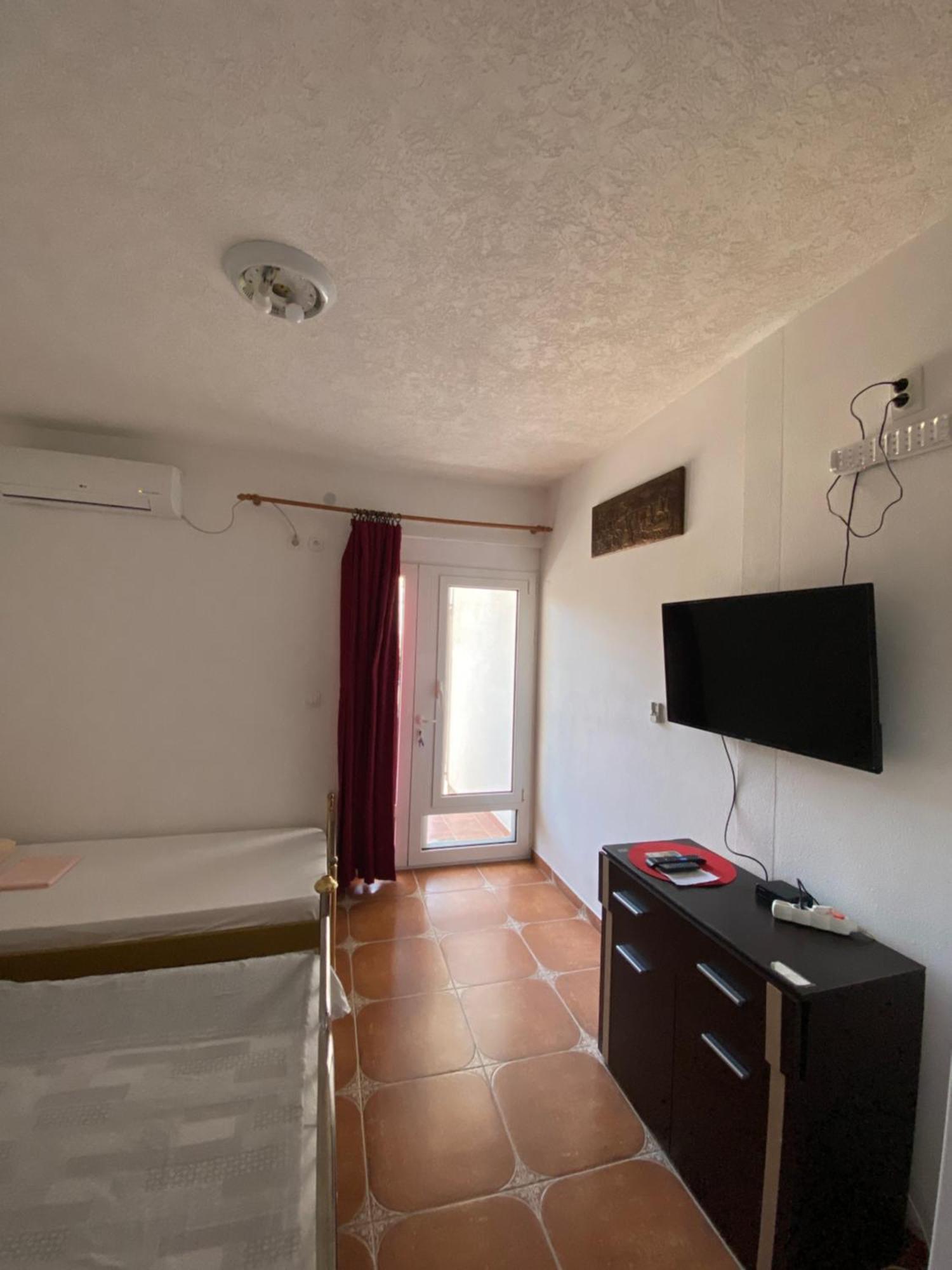 Guest House Nura Улцинь Экстерьер фото