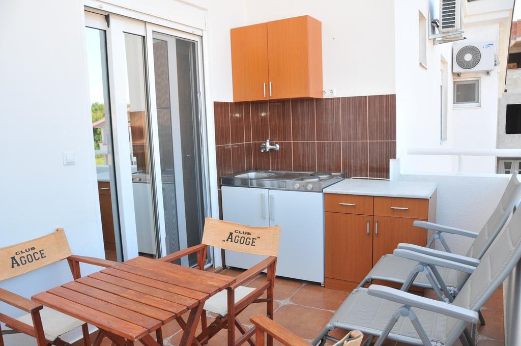 Guest House Nura Улцинь Экстерьер фото